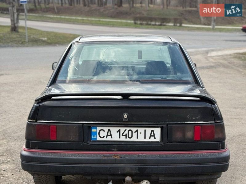 Седан Ford Sierra 1989 в Смеле