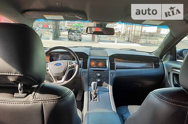 Седан Ford Taurus 2015 в 