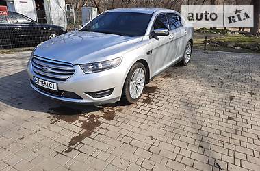 Седан Ford Taurus 2015 в 