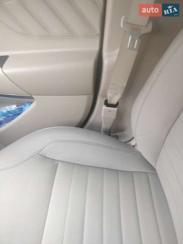 Седан Ford Taurus 2019 в Днепре