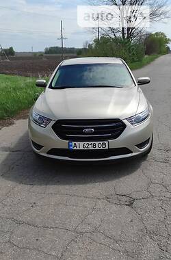 Седан Ford Taurus 2017 в Березані