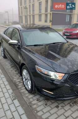 Седан Ford Taurus 2016 в Львові