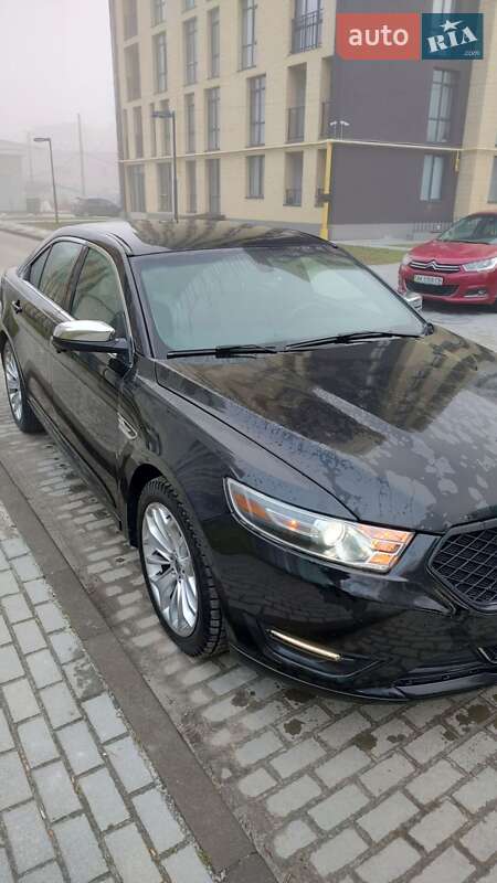 Седан Ford Taurus 2016 в Львове
