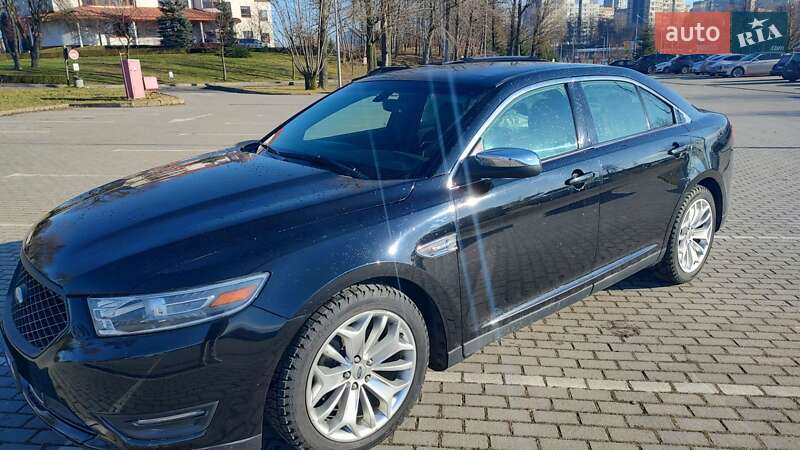 Седан Ford Taurus 2016 в Львове