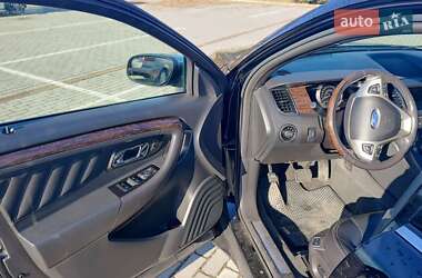 Седан Ford Taurus 2016 в Львові