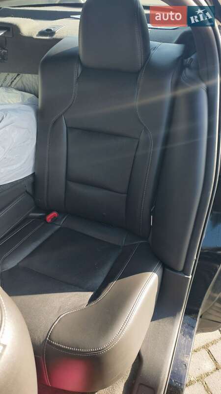 Седан Ford Taurus 2016 в Львове