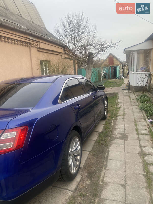 Седан Ford Taurus 2013 в Києві