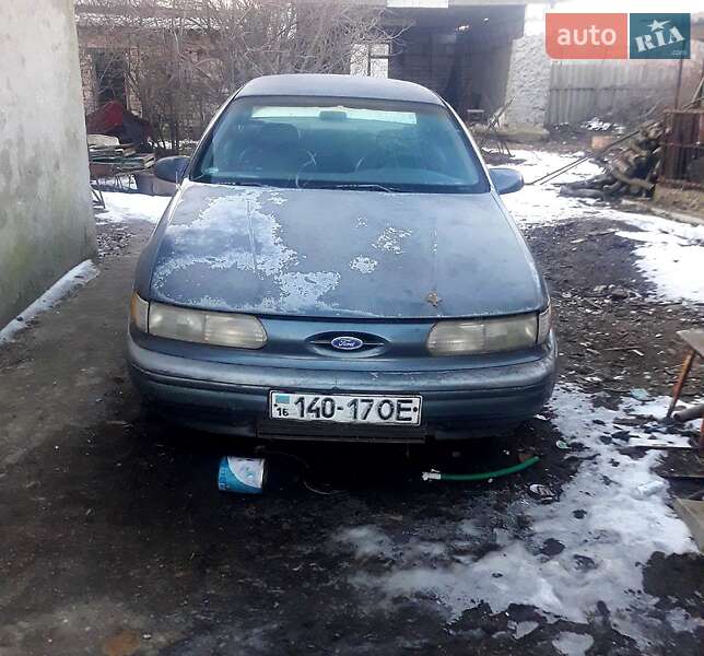Седан Ford Taurus 1992 в Татарбунарах