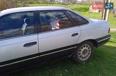 Седан Ford Taurus 1990 в Солоному фото 3 Седан Ford Taurus 1990 в Солоному