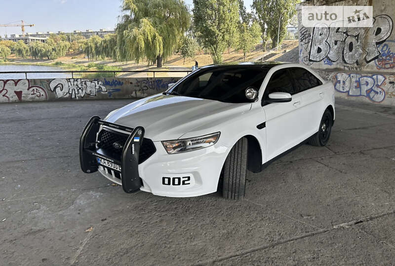 Седан Ford Taurus 2017 в Ужгороді