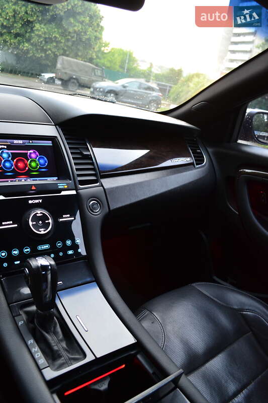 Седан Ford Taurus 2013 в Львове