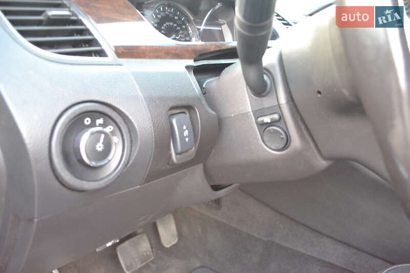 Седан Ford Taurus 2013 в Львове