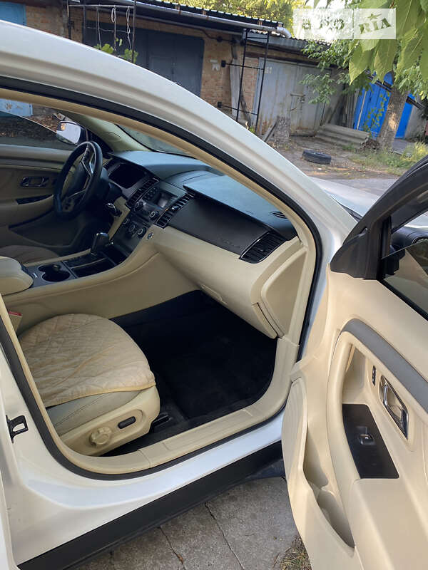 Седан Ford Taurus 2014 в Кропивницком