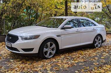 Седан Ford Taurus 2016 в Киеве