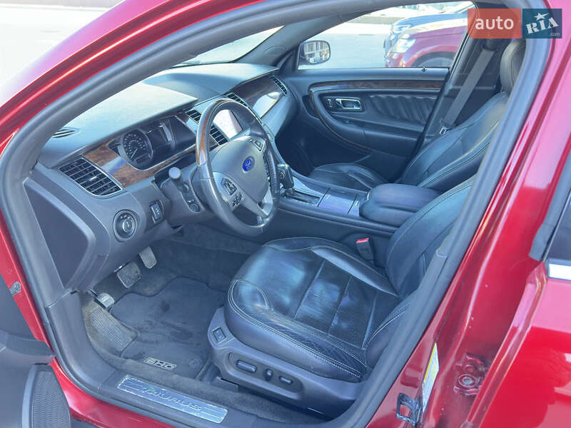 Седан Ford Taurus 2013 в Львове