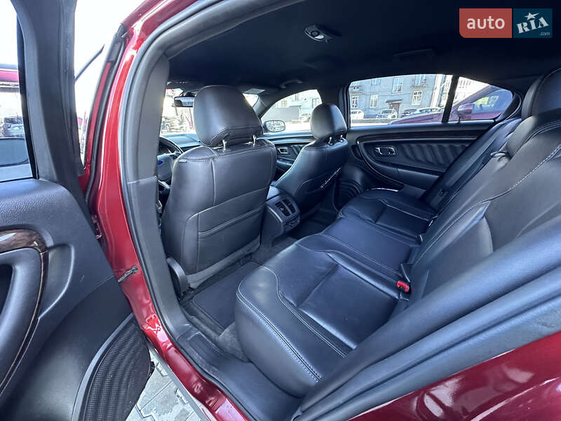 Седан Ford Taurus 2013 в Львове