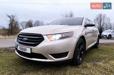 Седан Ford Taurus 2017 в Березане