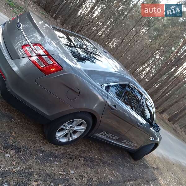 Седан Ford Taurus 2012 в 