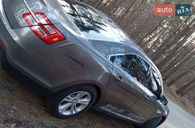 Седан Ford Taurus 2012 в 