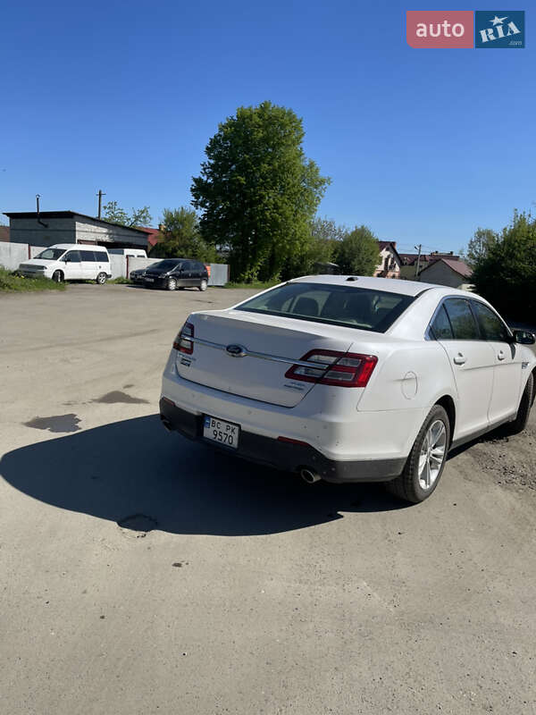 Седан Ford Taurus 2018 в Дрогобыче