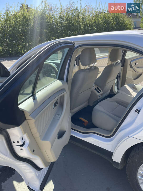 Седан Ford Taurus 2018 в Дрогобыче