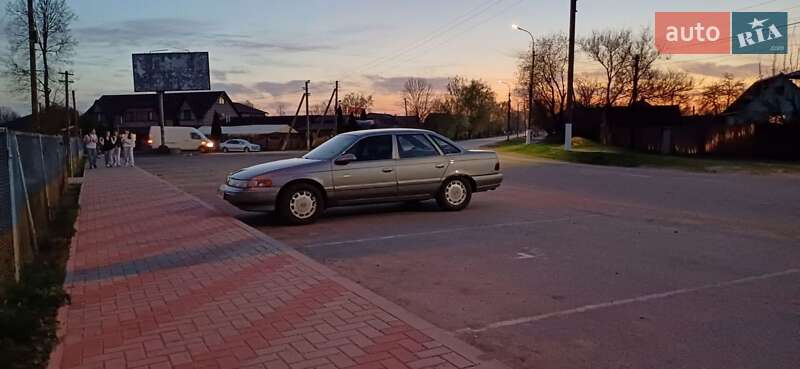Седан Ford Taurus 1990 в Носовке