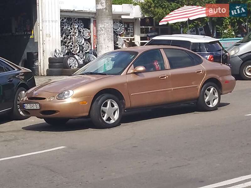 Седан Ford Taurus 1996 в Ровно