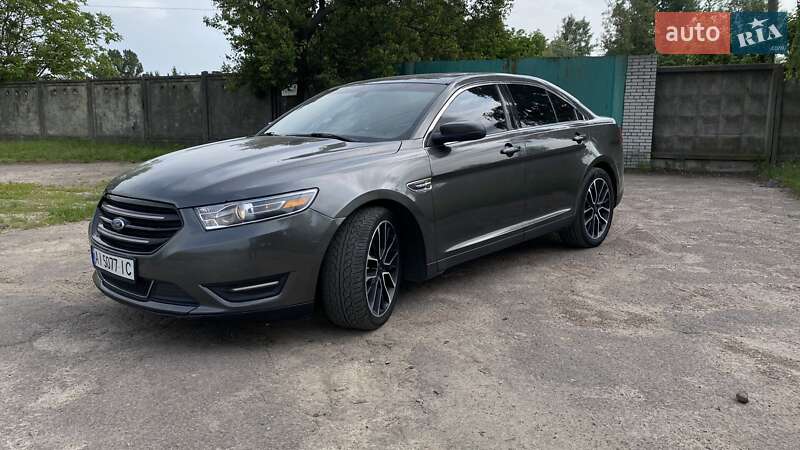 Седан Ford Taurus 2017 в 
