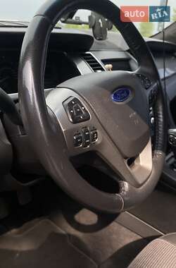 Седан Ford Taurus 2017 в 
