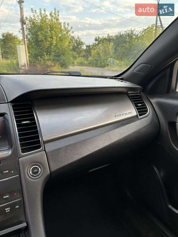 Седан Ford Taurus 2012 в Днепре