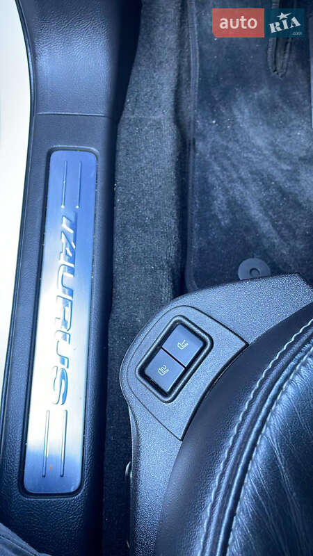 Седан Ford Taurus 2018 в Ровно