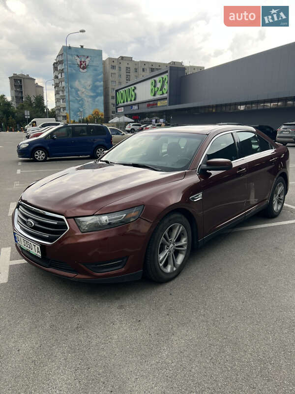 Седан Ford Taurus 2016 в Вишневом