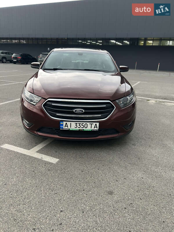 Седан Ford Taurus 2016 в Вишневом