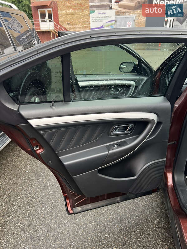 Седан Ford Taurus 2016 в Вишневом