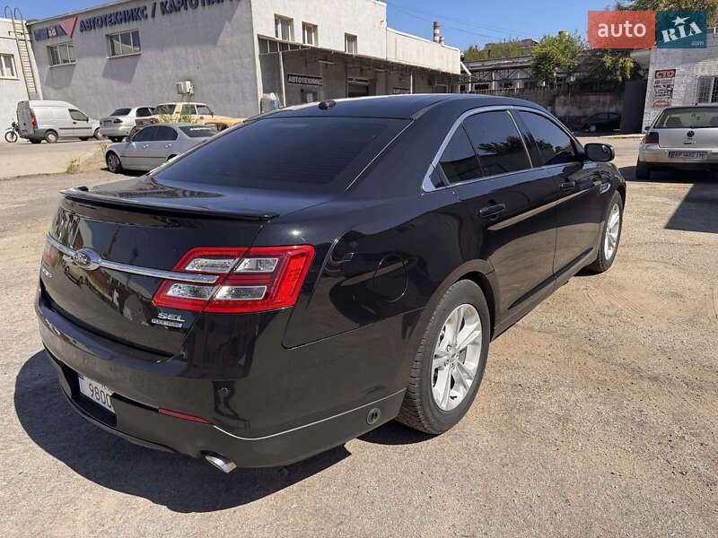 Седан Ford Taurus 2017 в Запоріжжі