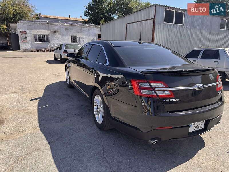 Седан Ford Taurus 2017 в Запоріжжі
