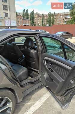 Седан Ford Taurus 2015 в 