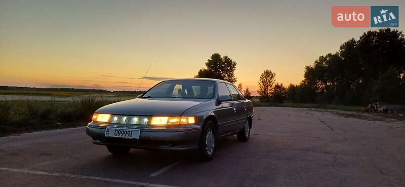 Седан Ford Taurus 1990 в Носовке