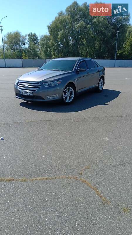Седан Ford Taurus 2012 в Белогородке