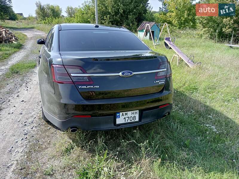 Седан Ford Taurus 2014 в Фастове