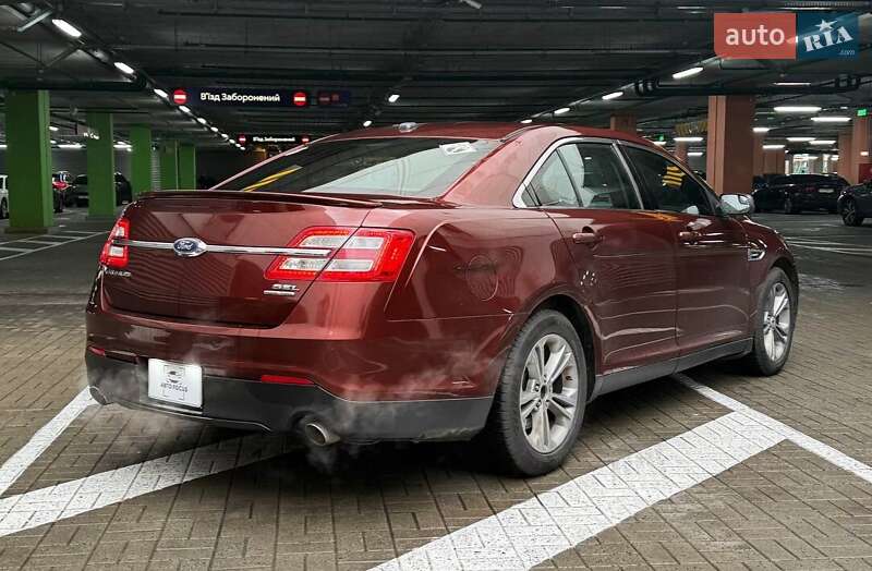 Седан Ford Taurus 2016 в Києві