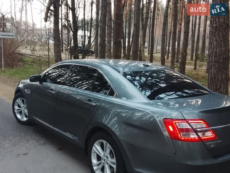 Седан Ford Taurus 2012 в Білогородці