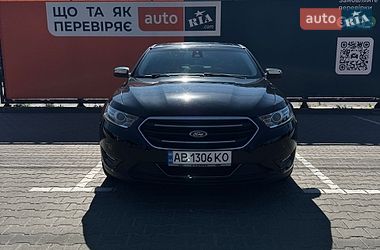 Седан Ford Taurus 2017 в Виннице
