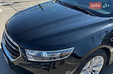 Седан Ford Taurus 2017 в Виннице
