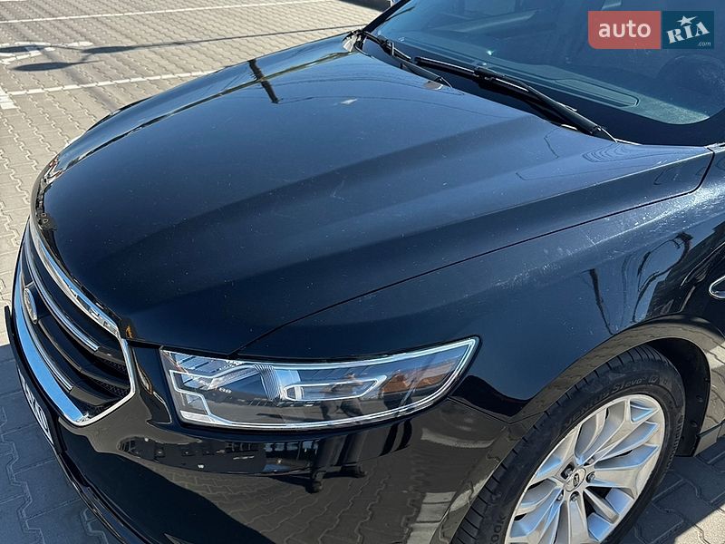 Седан Ford Taurus 2017 в Виннице