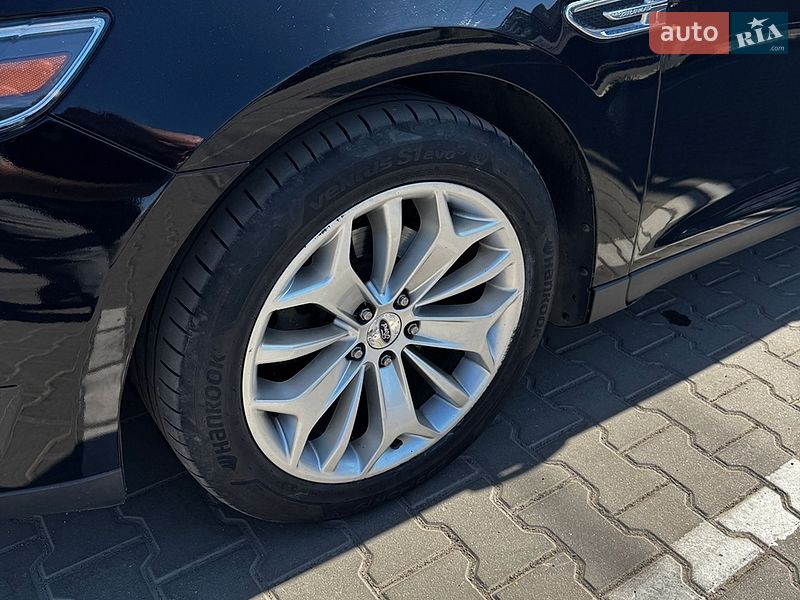 Седан Ford Taurus 2017 в Виннице