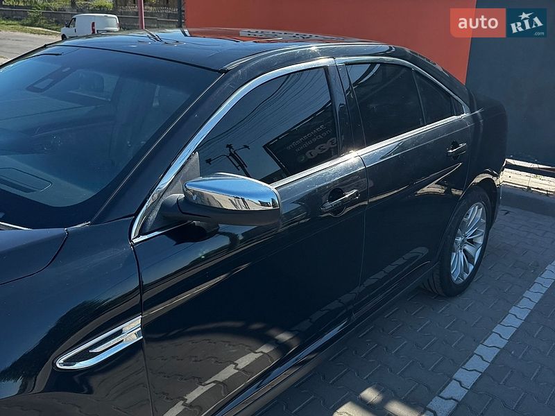Седан Ford Taurus 2017 в Виннице