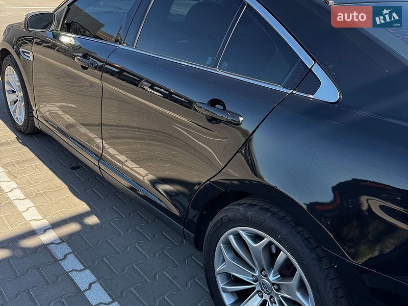 Седан Ford Taurus 2017 в Виннице