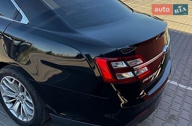 Седан Ford Taurus 2017 в Виннице