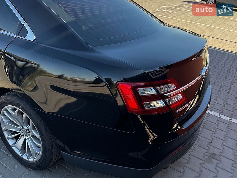 Седан Ford Taurus 2017 в Виннице